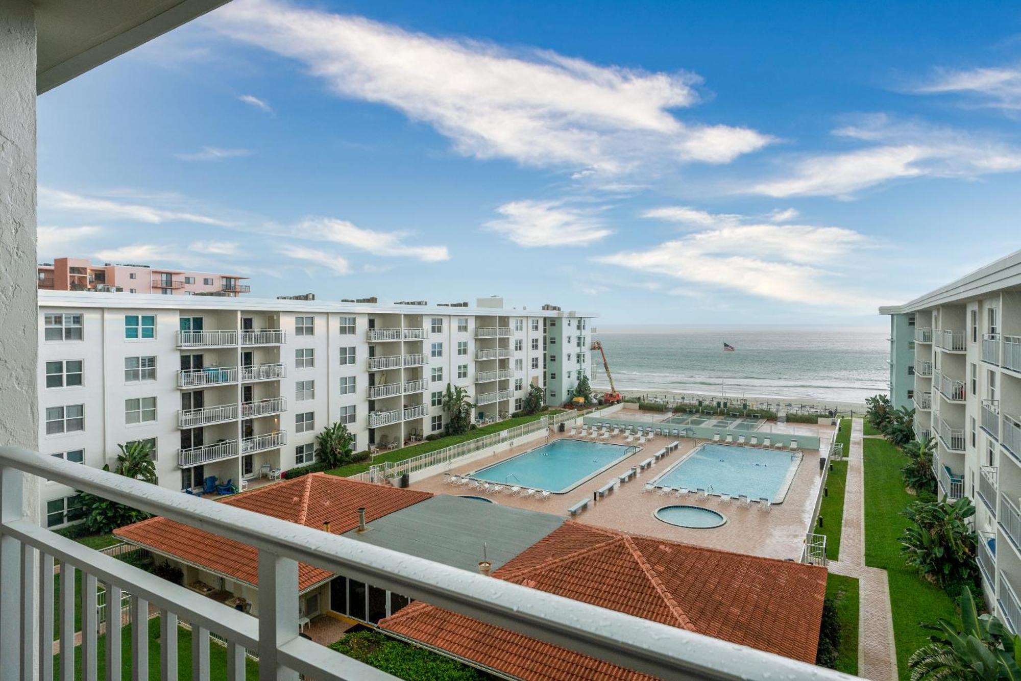 Fabulous Ocean And Pool Views From Balcony & Located On No-Drive Beach نيو سميرنا بيتش المظهر الخارجي الصورة